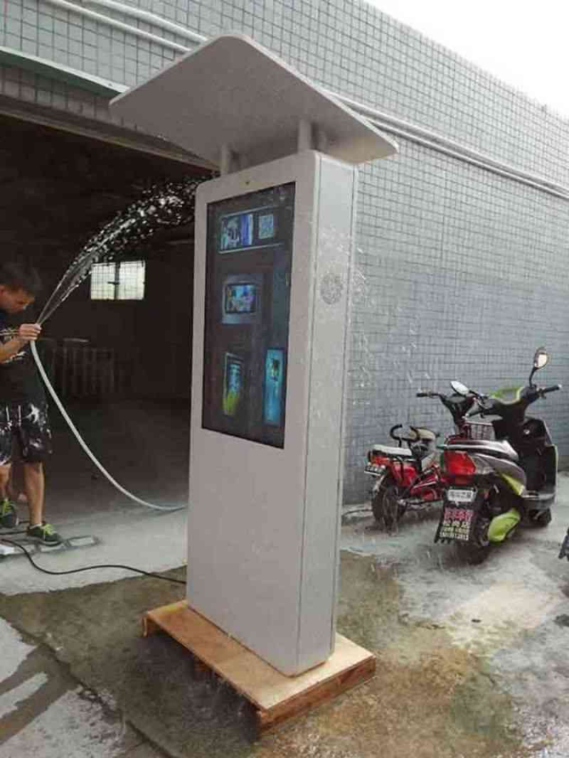 43寸雨棚款多媒體戶外廣告機-03