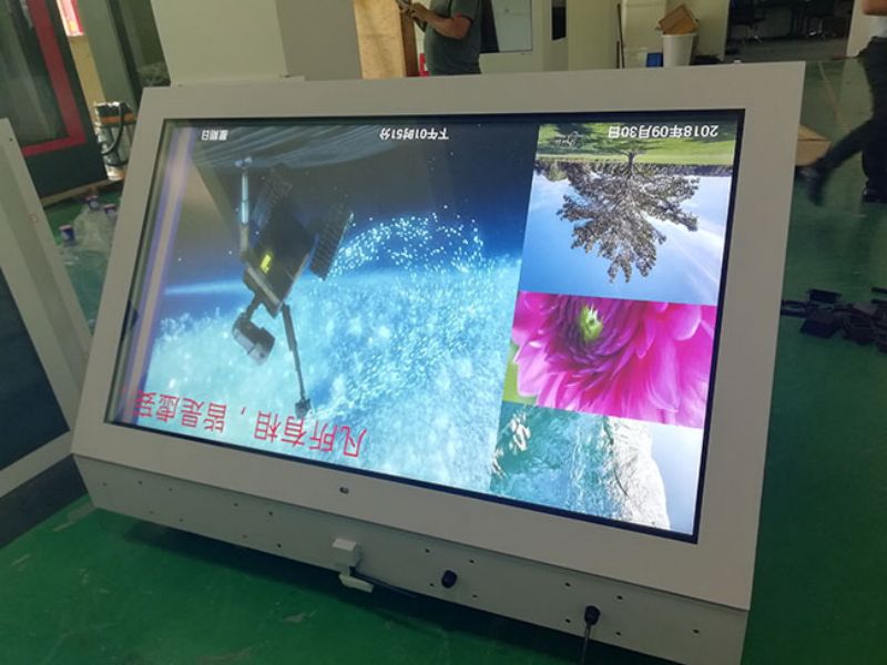 65寸戶外壁掛廣告機(jī)-01