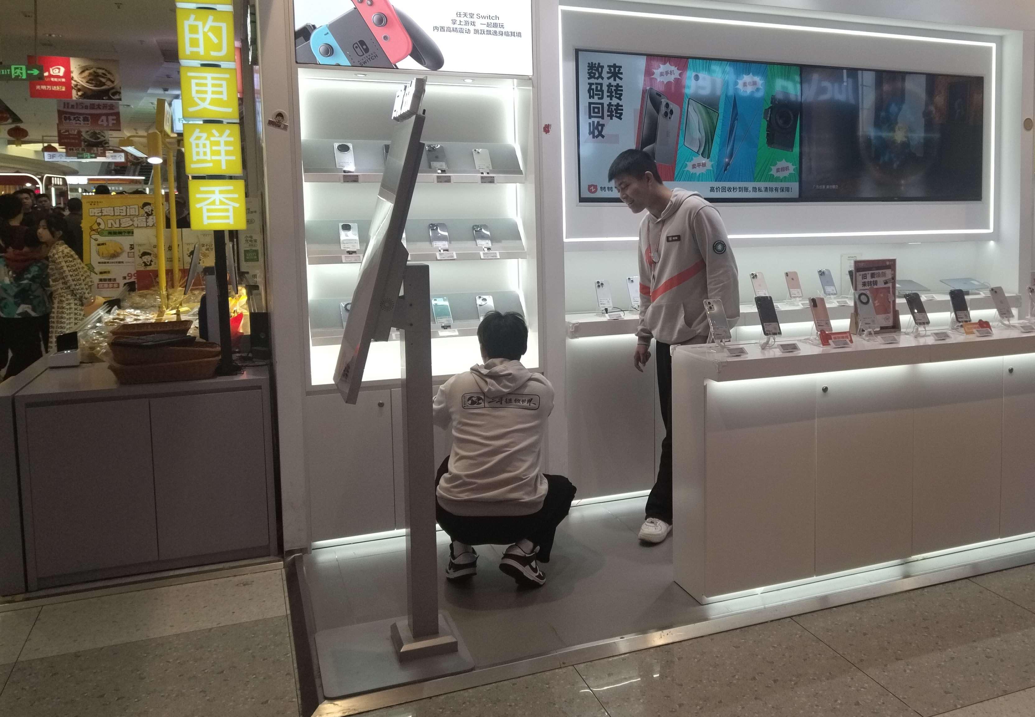 32寸定制臥式電容觸摸查詢一體機