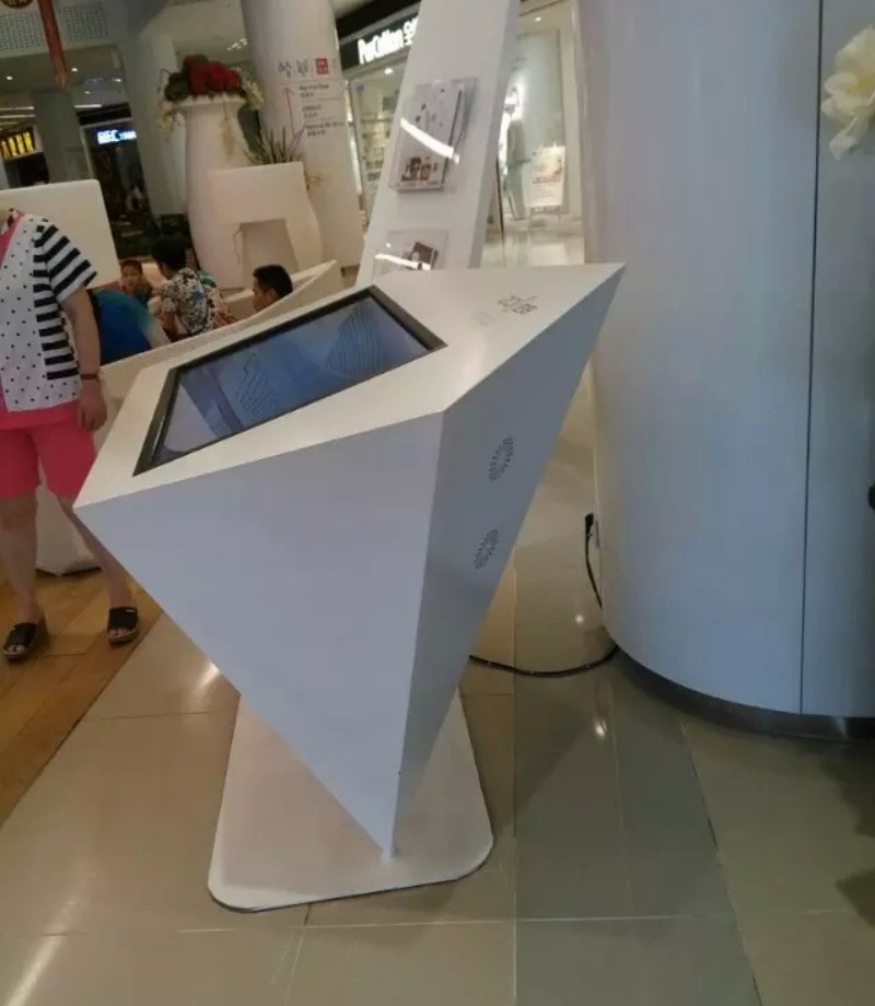 大堂電容查詢(xún)一體機(jī)